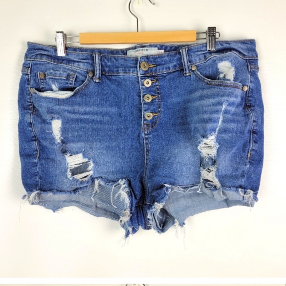 TORRID Destressed Jean Shorts 4 Button Stretchy Sz 20
